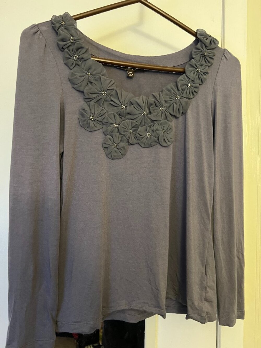 Adrienne Vittadini Studio Gray Floral Embellished Top – Petite Medium – Like New